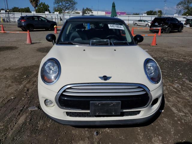 WMWXM5C53F3A97211 - 2015 MINI COOPER WHITE photo 5