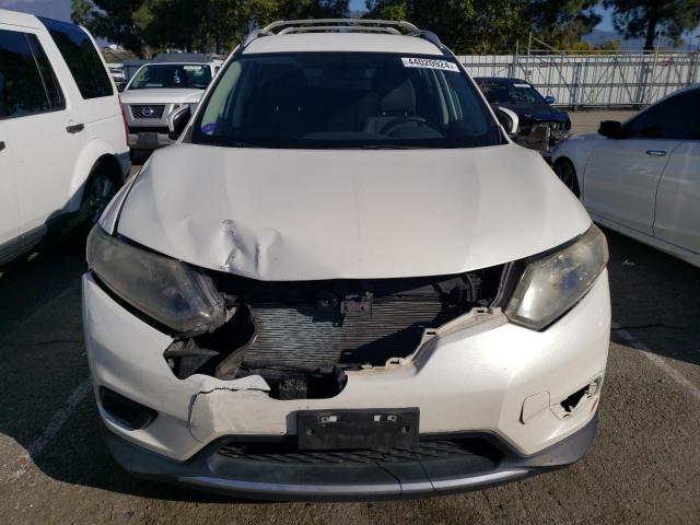 KNMAT2MT1GP618327 - 2016 NISSAN ROGUE S WHITE photo 5