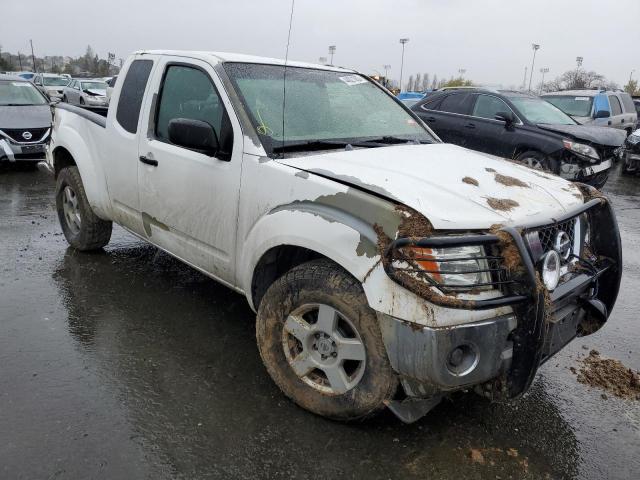 1N6AD06U15C460936 - 2005 NISSAN FRONTIER KING CAB LE WHITE photo 4