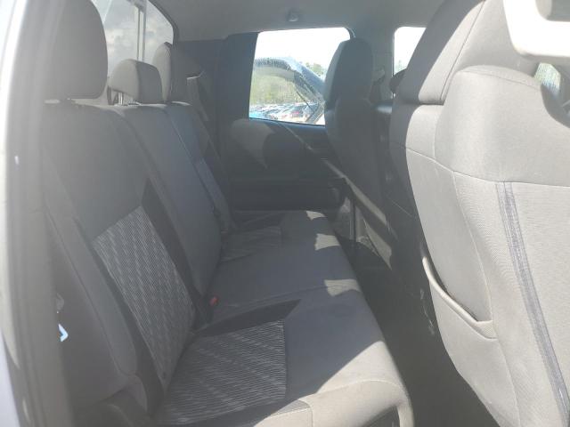 5TFTY5F16JX010026 - 2018 TOYOTA TUNDRA DOUBLE CAB SR/SR5 WHITE photo 10