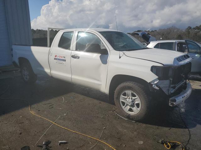 5TFTY5F16JX010026 - 2018 TOYOTA TUNDRA DOUBLE CAB SR/SR5 WHITE photo 4