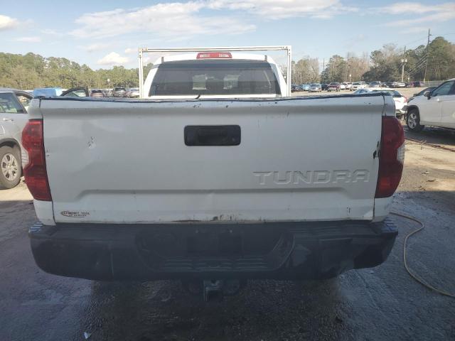 5TFTY5F16JX010026 - 2018 TOYOTA TUNDRA DOUBLE CAB SR/SR5 WHITE photo 6