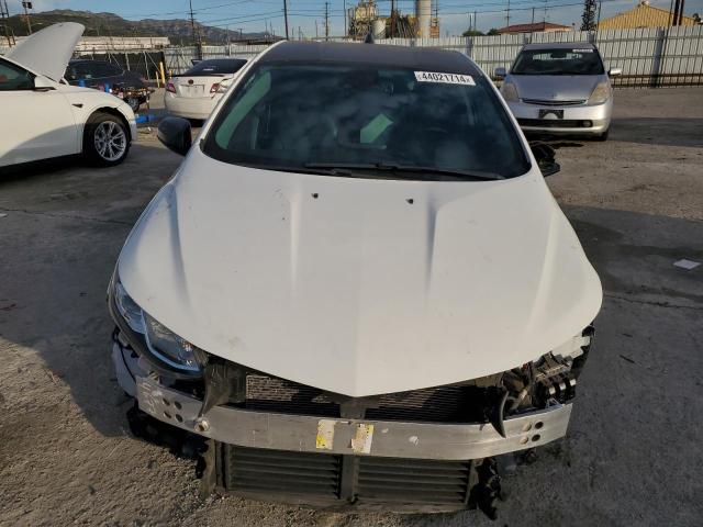 1G1RD6S53JU152493 - 2018 CHEVROLET VOLT PREMIER WHITE photo 5