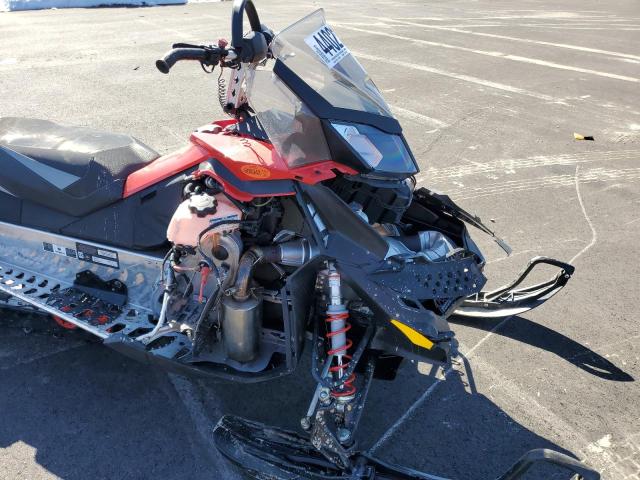 2BPSUJBB0BV000100 - 2011 SKI DOO RENEGADE RED photo 9