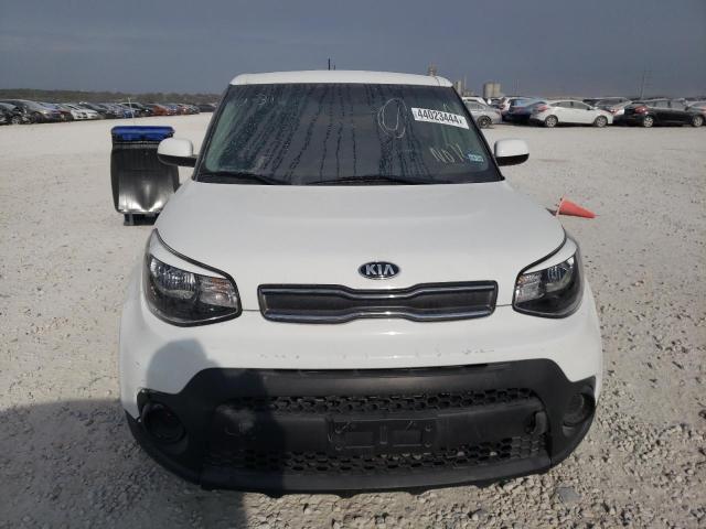 KNDJN2A20J7896150 - 2018 KIA SOUL WHITE photo 5