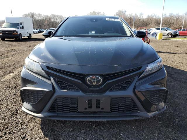 4T1G11AK2MU602815 - 2021 TOYOTA CAMRY SE GRAY photo 5