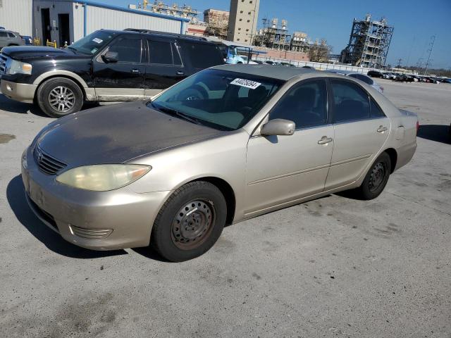 4T1BE32K25U967795 - 2005 TOYOTA CAMRY LE TAN photo 1