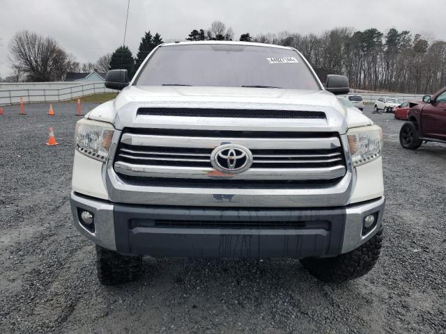 5TFUW5F16GX552259 - 2016 TOYOTA TUNDRA DOUBLE CAB SR/SR5 WHITE photo 5
