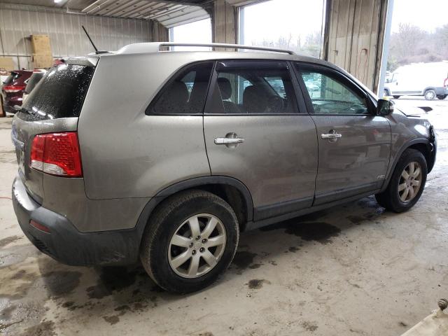 5XYKTCA17BG020137 - 2011 KIA SORENTO BASE GRAY photo 3