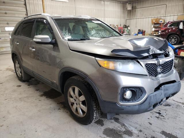 5XYKTCA17BG020137 - 2011 KIA SORENTO BASE GRAY photo 4