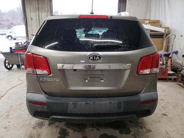 5XYKTCA17BG020137 - 2011 KIA SORENTO BASE GRAY photo 6