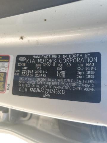 KNDJN2A29H7466112 - 2017 KIA SOUL SILVER photo 12