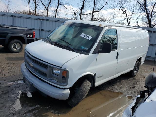 1GCGG25R821206175 - 2002 CHEVROLET EXPRESS G2 WHITE photo 1