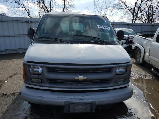 1GCGG25R821206175 - 2002 CHEVROLET EXPRESS G2 WHITE photo 5