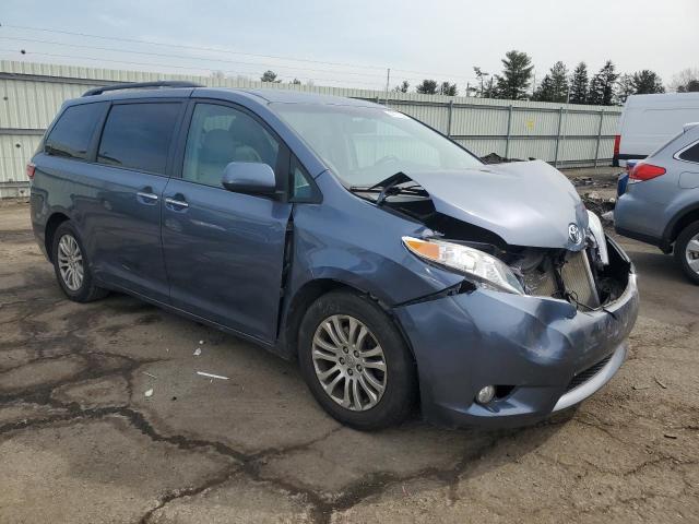 5TDYK3DC5FS600702 - 2015 TOYOTA SIENNA XLE BLUE photo 4