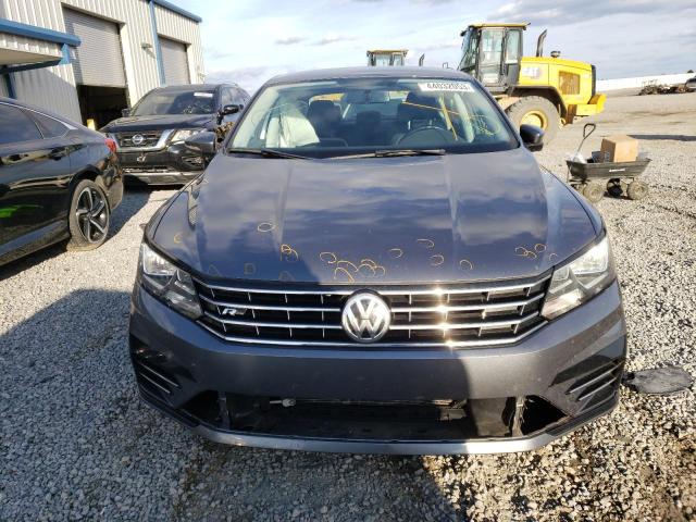 1VWDT7A38HC056477 - 2017 VOLKSWAGEN PASSAT R-LINE ნაცრისფერი ფოტო 5