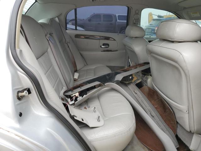 1LNHM81W5YY831334 - 2000 LINCOLN TOWN CAR EXECUTIVE BEIGE photo 10
