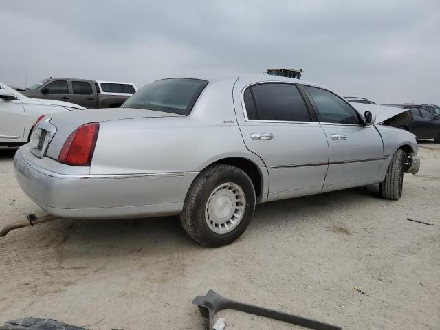 1LNHM81W5YY831334 - 2000 LINCOLN TOWN CAR EXECUTIVE BEIGE photo 3