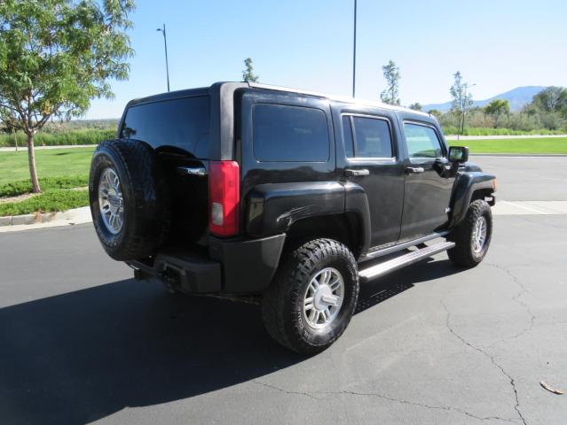 5GTDN136668287372 - 2006 HUMMER H3 BLACK photo 4