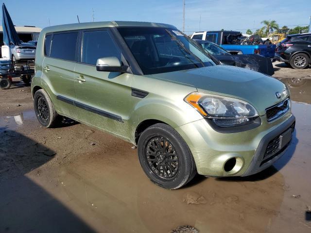 KNDJT2A66D7607947 - 2013 KIA SOUL + GREEN photo 4