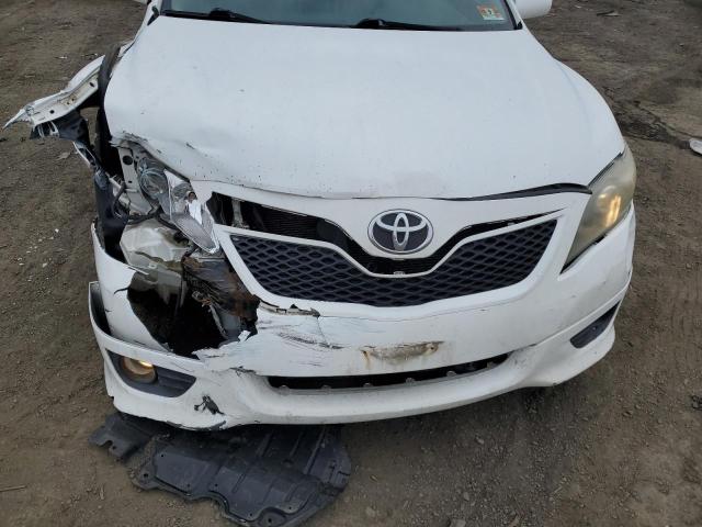 4T1BK3EK8BU632475 - 2011 TOYOTA CAMRY SE WHITE photo 11