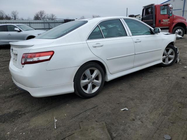 4T1BK3EK8BU632475 - 2011 TOYOTA CAMRY SE WHITE photo 3