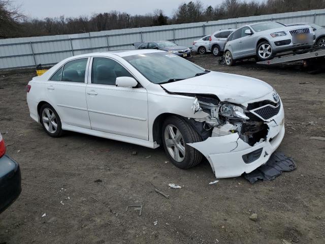 4T1BK3EK8BU632475 - 2011 TOYOTA CAMRY SE WHITE photo 4