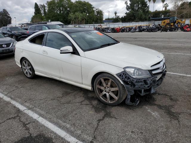 WDDGJ5HB1DG052562 - 2013 MERCEDES-BENZ C 350 WHITE photo 4