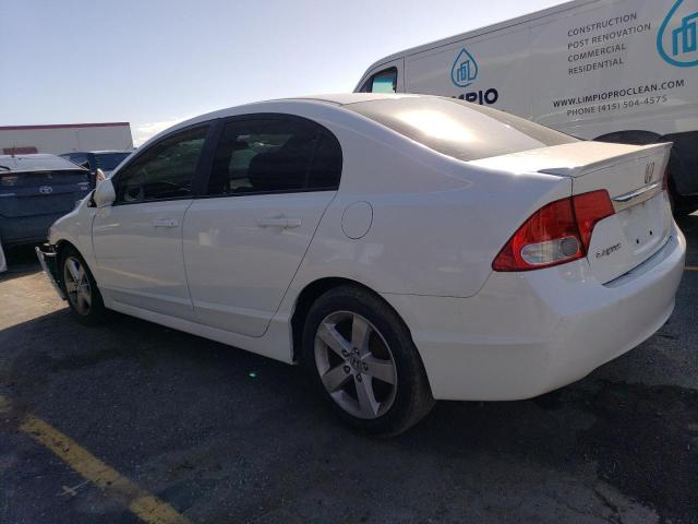 19XFA1F67AE017587 - 2010 HONDA CIVIC LX-S Blanc photo 2
