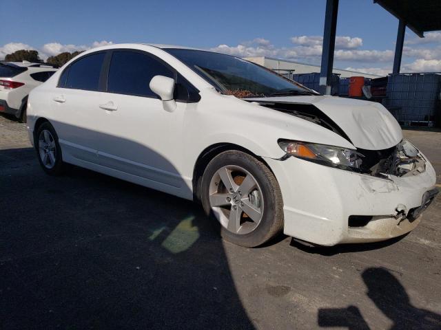 19XFA1F67AE017587 - 2010 HONDA CIVIC LX-S Blanc photo 4