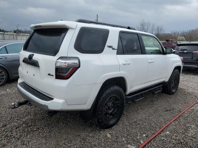 JTERU5JR2P6138499 - 2023 TOYOTA 4RUNNER SE WHITE photo 3