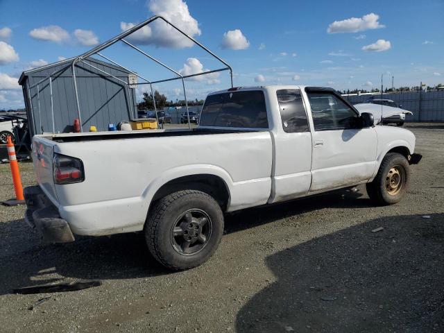 1GCDT19W328199636 - 2002 CHEVROLET S TRUCK S10 WHITE photo 3