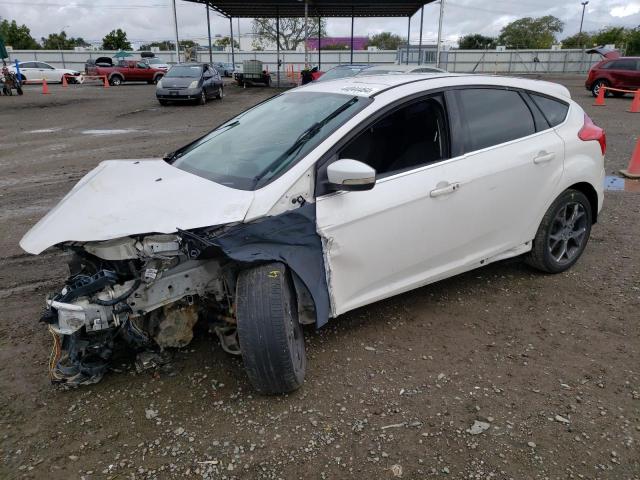 1FAHP3N24CL337242 - 2012 FORD FOCUS TITANIUM WHITE photo 1