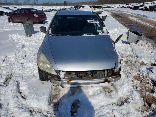 1HGCM56176A009619 - 2006 HONDA ACCORD VALUE SILVER photo 5