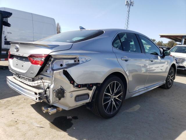 4T1T11AK9RU881699 - 2024 TOYOTA CAMRY SE NIGHT SHADE SILVER photo 3