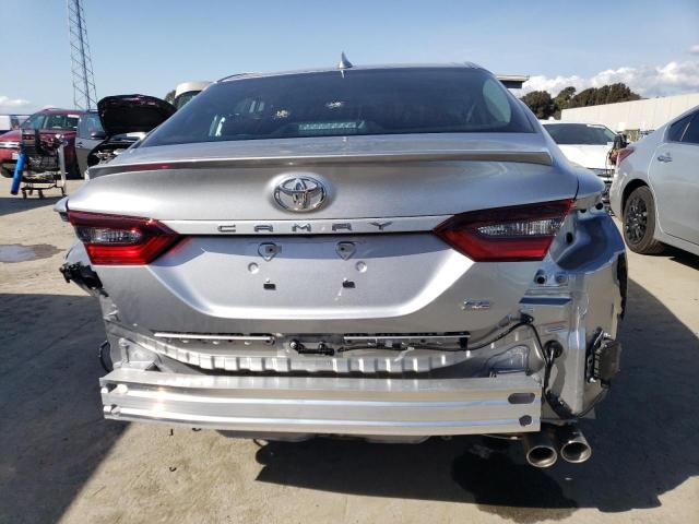 4T1T11AK9RU881699 - 2024 TOYOTA CAMRY SE NIGHT SHADE SILVER photo 6