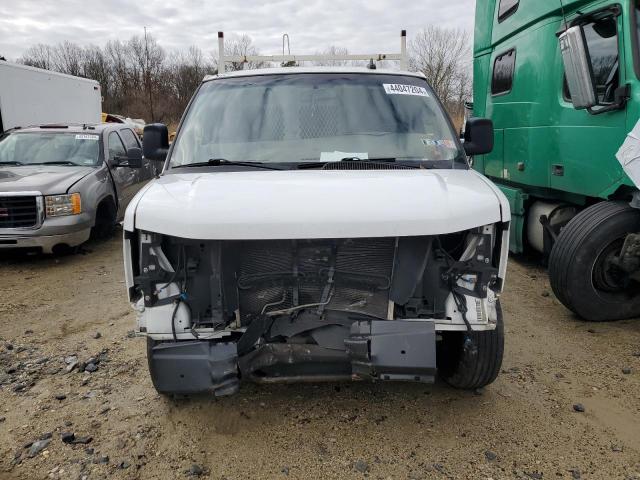 1GCWGBFG9J1339616 - 2018 CHEVROLET EXPRESS G2 WHITE photo 5