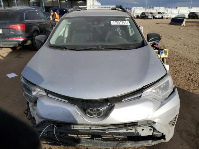 JTMBFREV1JJ255378 - 2018 TOYOTA RAV4 LE SILVER photo 5