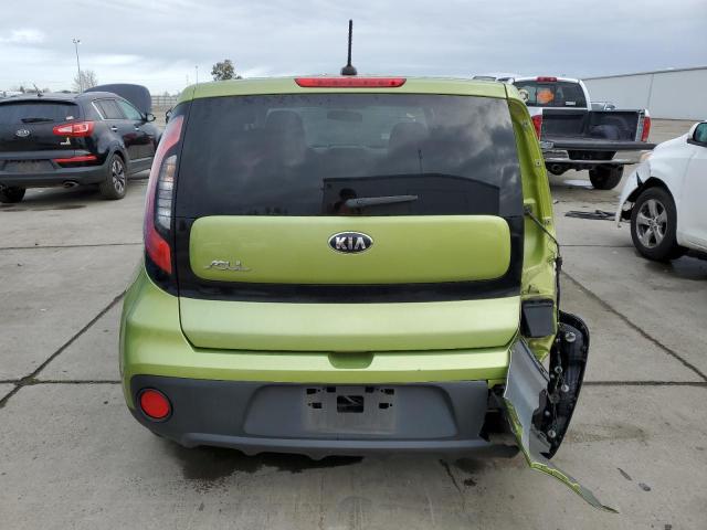 KNDJN2A28J7900607 - 2018 KIA SOUL GREEN photo 6