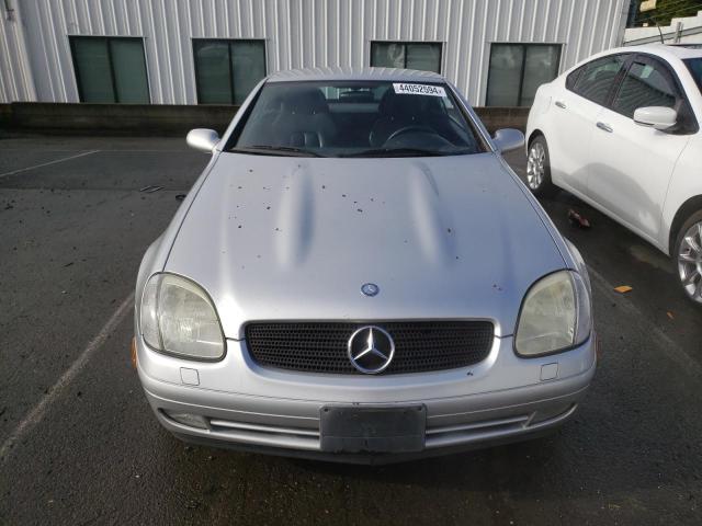 WDBKK47FXWF024122 - 1998 MERCEDES-BENZ SLK 230 KOMPRESSOR SILVER photo 5