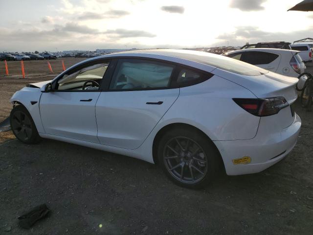 5YJ3E1EA0NF147997 - 2022 TESLA MODEL 3 WHITE photo 2