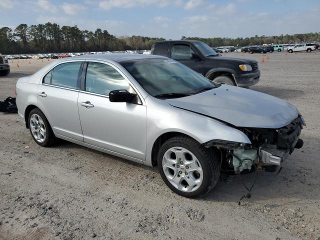 3FAHP0HGXAR286513 - 2010 FORD FUSION SE SILVER photo 4