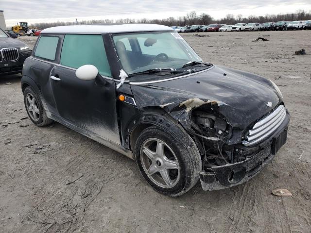 WMWMF3C56ATU76274 - 2010 MINI COOPER BLACK photo 4