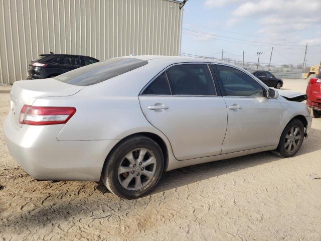 4T1BF3EK5BU672338 - 2011 TOYOTA CAMRY BASE SILVER photo 3