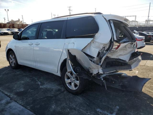 5TDKK3DC5DS335590 - 2013 TOYOTA SIENNA LE WHITE photo 2