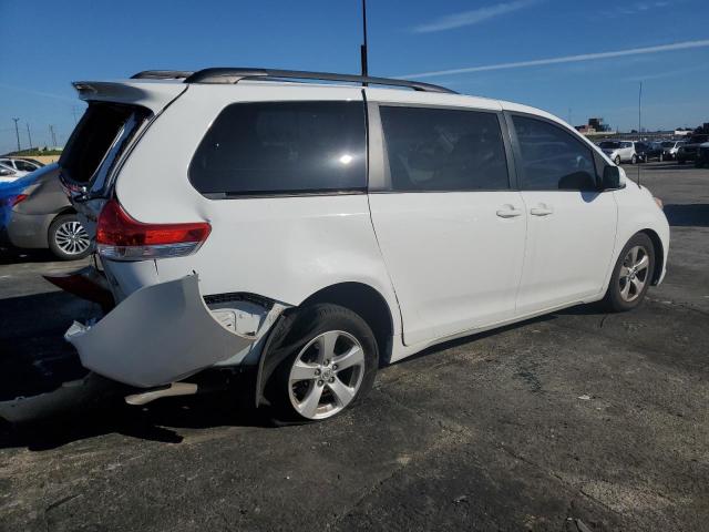 5TDKK3DC5DS335590 - 2013 TOYOTA SIENNA LE WHITE photo 3