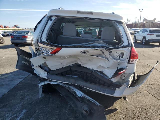 5TDKK3DC5DS335590 - 2013 TOYOTA SIENNA LE WHITE photo 6