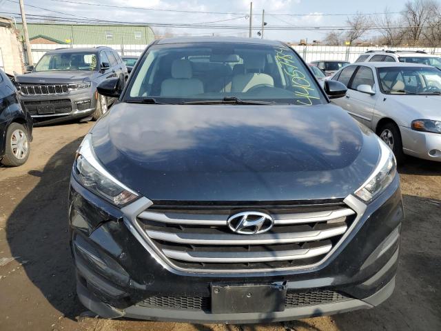 KM8J2CA49JU832685 - 2018 HYUNDAI TUCSON SE BLACK photo 5