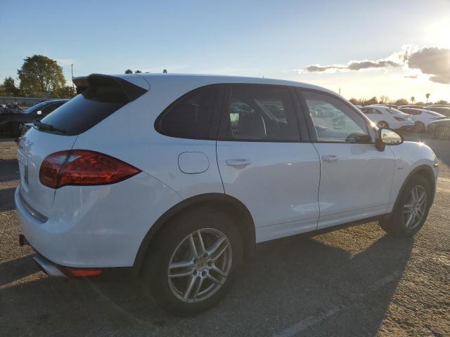 WP1AF2A27DLA22272 - 2013 PORSCHE CAYENNE WHITE photo 3