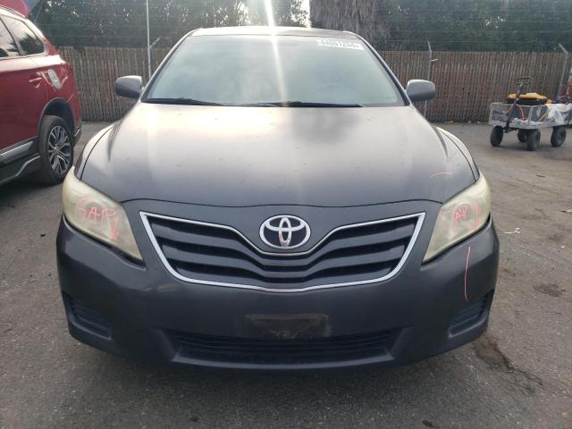 4T1BF3EKXBU717595 - 2011 TOYOTA CAMRY BASE GRAY photo 5